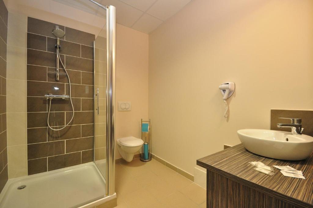 Hotel Caiman Pierrelatte Phòng bức ảnh