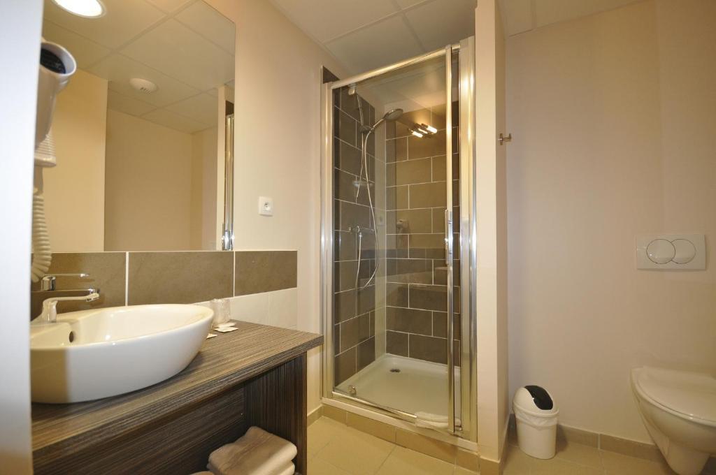 Hotel Caiman Pierrelatte Phòng bức ảnh