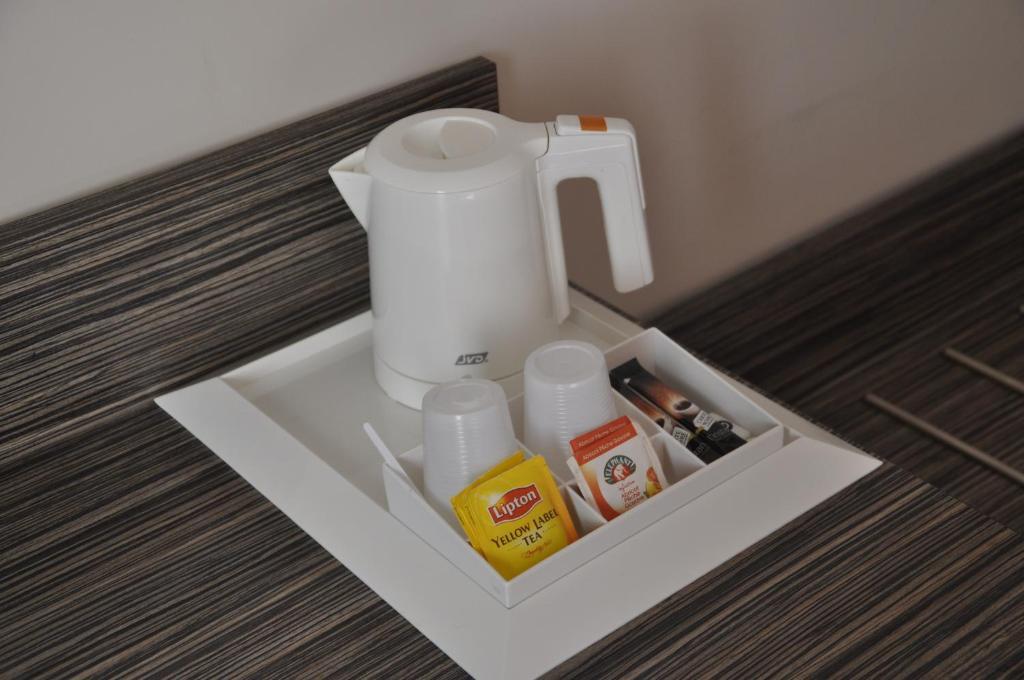 Hotel Caiman Pierrelatte Phòng bức ảnh
