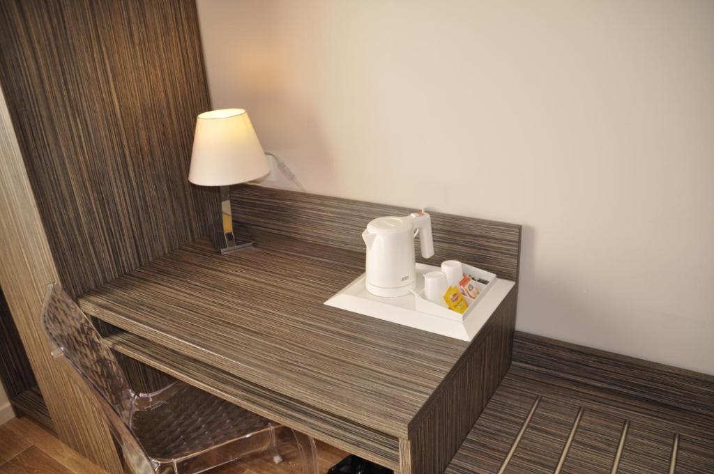 Hotel Caiman Pierrelatte Phòng bức ảnh